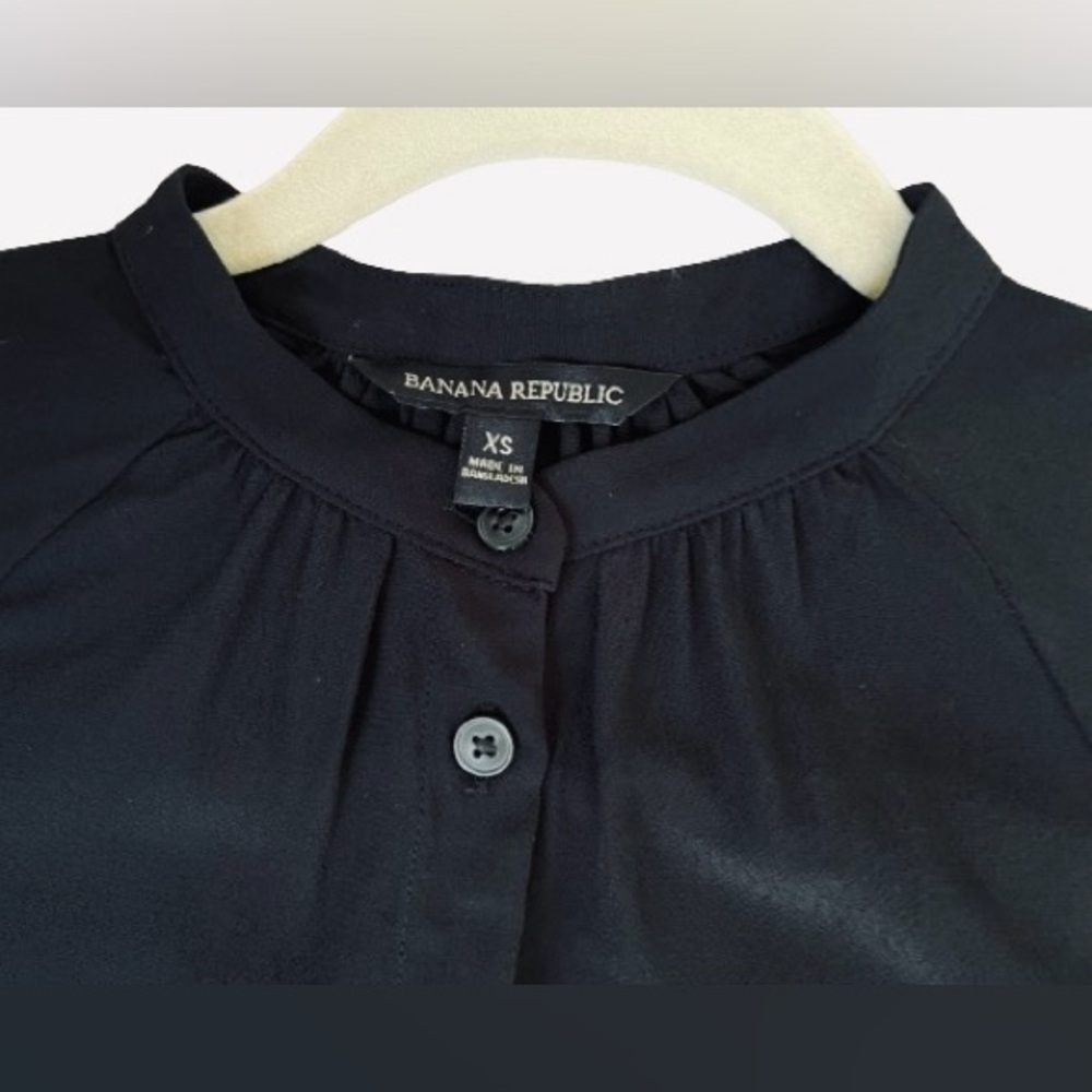 Banana Republic Flutter Sleeve Button Black Blouse. Size XS - Picture 4 of 5